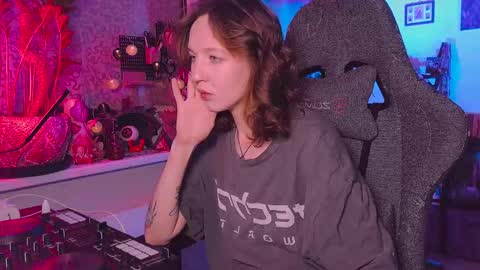 leona online show from 02-21-26, 03:57