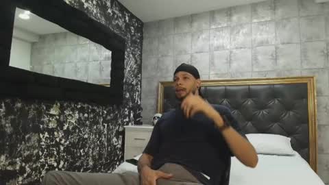 Snapshot of leonardgrant_ chatting on 02-11-25, 04:01 Leonard online show from 02-11-25, 04:01