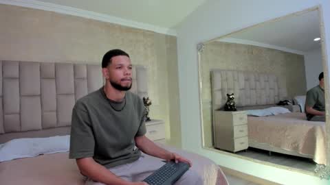 Snapshot of leonardgrant_ chatting on 02-18-25, 04:58 Leonard online show from 02-18-25, 04:58