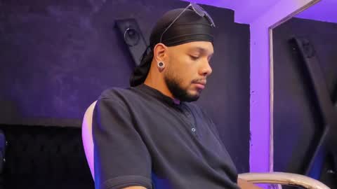 Snapshot of leonardgrant_ chatting on 02-25-25, 10:18 Leonard online show from 02-25-25, 10:18