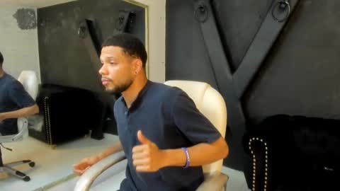 Snapshot of leonardgrant_ chatting on 03-06-25, 11:31 Leonard online show from 03-06-25, 11:31