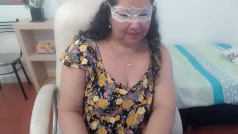 leonela   online show from 02-18-25, 04:37