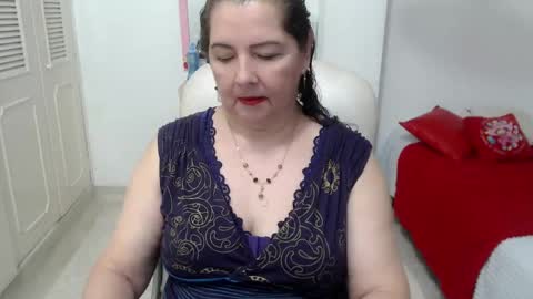 leonela   online show from 06-05-26, 10:48