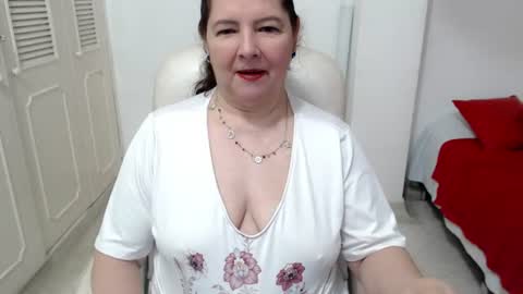 leonela   online show from 06-10-26, 10:41