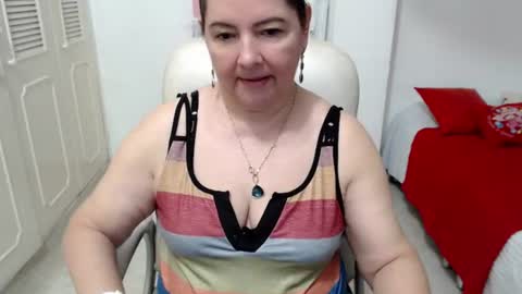 leonela   online show from 06-15-26, 02:36