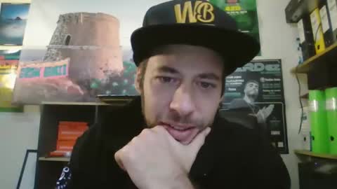 Snapshot of leonidascum chatting on 12-01-25, 10:42 leonidascum online show from 12-01-25, 10:42