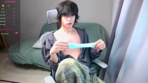 Snapshot of leonkissboy chatting on 03-06-26, 04:36 leonkissboy online show from 03-06-26, 04:36