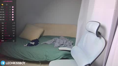 Snapshot of leonkissboy chatting on 03-18-26, 05:27 leonkissboy online show from 03-18-26, 05:27
