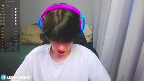 Snapshot of leonkissboy chatting on 03-25-26, 04:51 leonkissboy online show from 03-25-26, 04:51