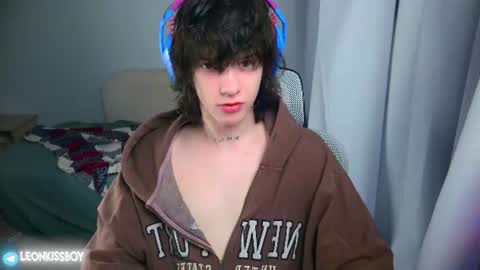 leonkissboy online show from 06-23-26, 04:16