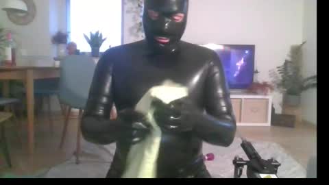 Snapshot of leontorax chatting on 02-28-26, 05:03 T0rax online show from 02-28-26, 05:03
