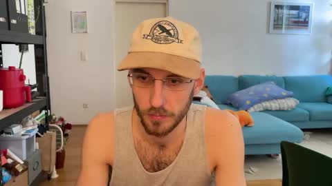 Leon online show from 03-04-26, 11:38