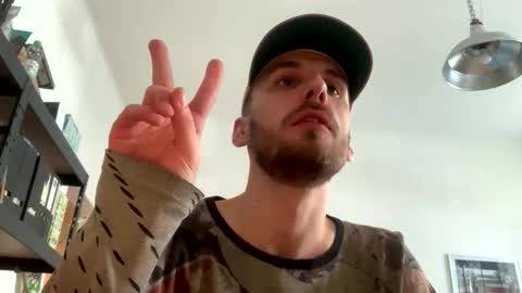 Leon online show from 03-05-26, 01:40