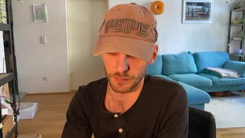 Leon online show from 04-23-26, 12:29