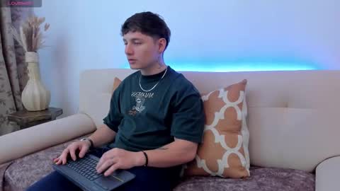 Leo  online show from 10-17-25, 08:55