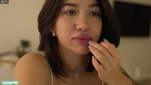 Leora online show from 02-25-25, 05:04