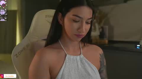 Leora online show from 11-28-25, 05:26