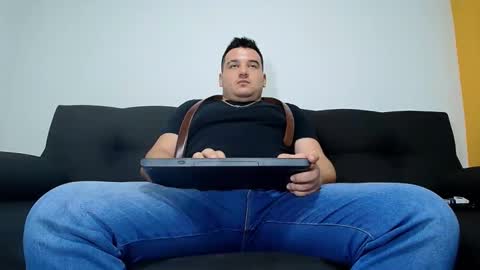 leoreem_ online show from 11-06-25, 01:06