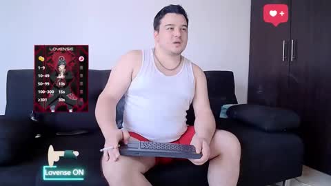 leoreem_ online show from 02-11-26, 09:42