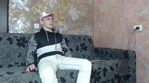 leoroman online show from 10-24-25, 08:00