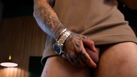 Snapshot of leosalvatore_ chatting on 03-11-25, 06:53 Leo Salvatore online show from 03-11-25, 06:53