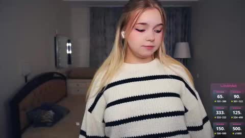 Hello everyone Im Lora Its my first day Were going to have fun together online show from 10-10-25, 05:06