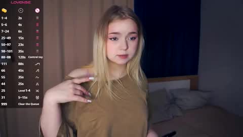 Hello everyone Im Lora Its my first day Were going to have fun together online show from 11-08-25, 05:51