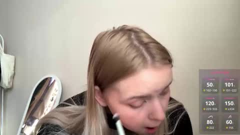 Hello everyone Im Lora Its my first day Were going to have fun together online show from 03-17-26, 05:11