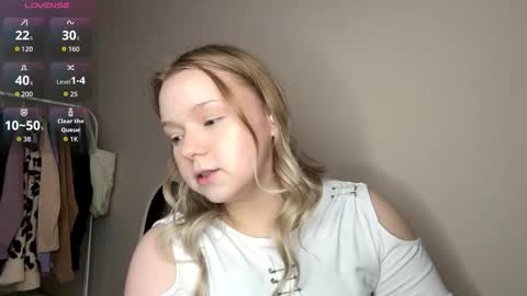 Hello everyone Im Lora Its my first day Were going to have fun together online show from 03-20-26, 05:23