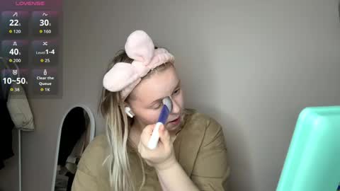 Hello everyone Im Lora Its my first day Were going to have fun together online show from 03-27-26, 05:35