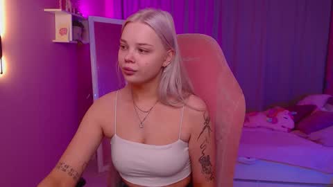 Snapshot of leslie_caronn chatting on 03-19-26, 07:45 Stacey online show from 03-19-26, 07:45