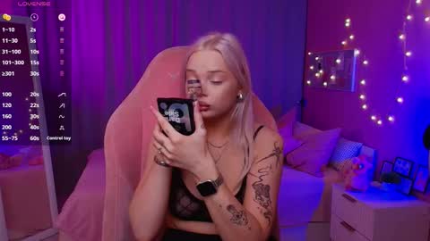 Snapshot of leslie_caronn chatting on 03-20-26, 08:08 Stacey online show from 03-20-26, 08:08