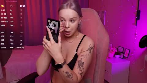 Snapshot of leslie_caronn chatting on 03-23-26, 07:34 Stacey online show from 03-23-26, 07:34