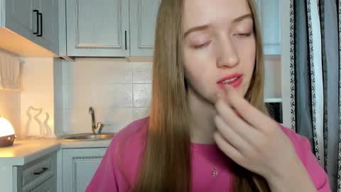  LESLIE   online show from 11-07-25, 10:15