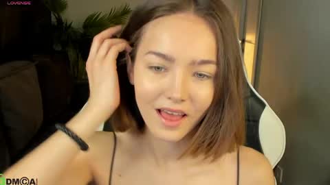Snapshot of leslie_scottt chatting on 05-17-26, 01:03 Leslie online show from 05-17-26, 01:03