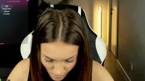 Snapshot of leslie_scottt chatting on 06-08-26, 12:58 Leslie online show from 06-08-26, 12:58
