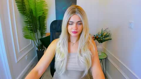 lesliemineg online show from 09-19-25, 07:47