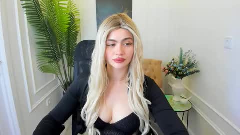 lesliemineg online show from 10-10-25, 08:41