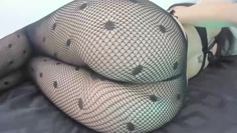 lessly online show from 02-12-25, 06:51