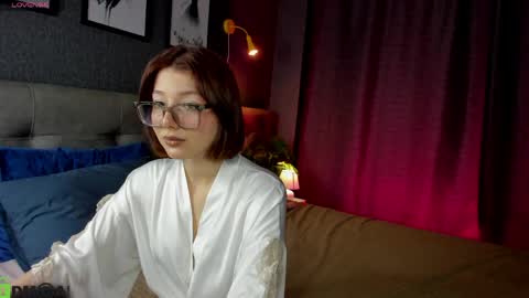 Lessi online show from 04-05-26, 01:03