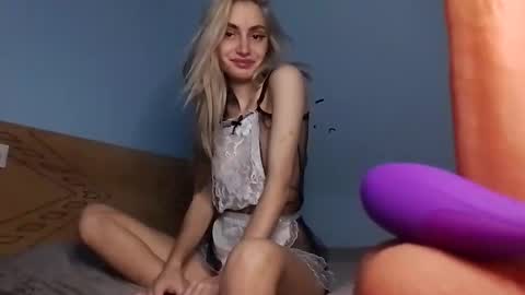 lesyawhite online show from 10-30-25, 06:08