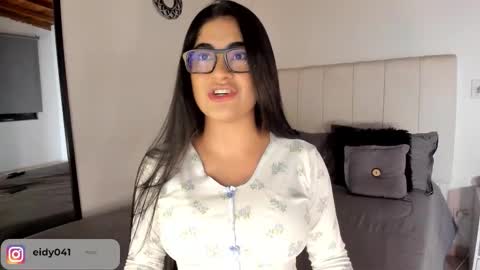 Leticia online show from 10-22-25, 02:01