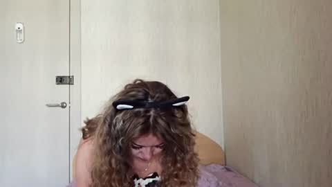 Snapshot of letitiamagett chatting on 07-10-26, 12:08 Emily online show from 07-10-26, 12:08