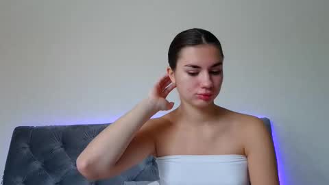 Snapshot of lette_emily chatting on 10-28-25, 10:30 Emily online show from 10-28-25, 10:30