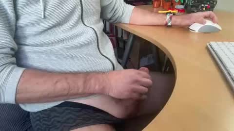 leukurrt online show from 11-17-25, 10:21