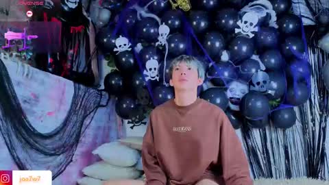 Snapshot of levi_ackermann1 chatting on 10-17-25, 02:52 Levi online show from 10-17-25, 02:52