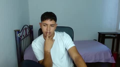 Snapshot of levii_7 chatting on 09-20-25, 09:38 0600AM-1200PM - online show from 09-20-25, 09:38