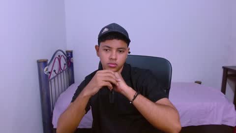 Snapshot of levii_7 chatting on 10-01-25, 11:33 0600AM-1200PM - online show from 10-01-25, 11:33