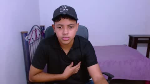 Snapshot of levii_7 chatting on 10-05-25, 10:40 0600AM-1200PM - online show from 10-05-25, 10:40