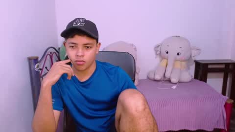 Snapshot of levii_7 chatting on 10-06-25, 09:45 0600AM-1200PM - online show from 10-06-25, 09:45